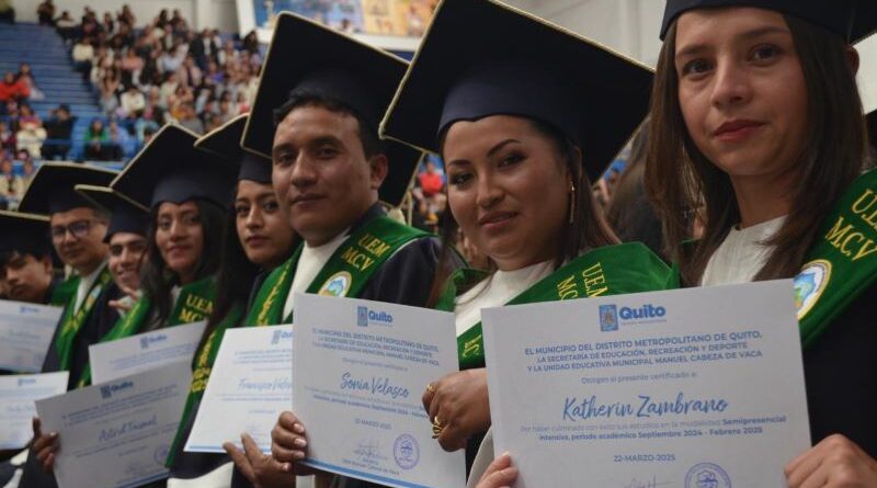 De 111 a 663 graduados: más quiteños regresan a las aulas para terminar el bachillerato