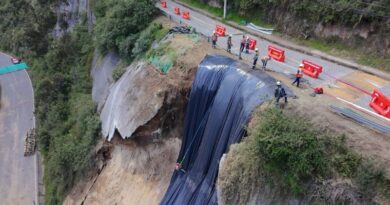 Municipio de Quito atiende deslizamiento en la antigua vía a Nayón y ejecuta trabajos de mitigación Municipio de Quito atiende deslizamiento en la antigua vía a Nayón y ejecuta trabajos de mitigación