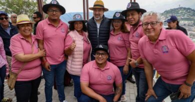 “Una vecina le pidió que viniera y él cumplió”: alcalde Pabel Muñoz recorrió San Juan “Una vecina le pidió que viniera y él cumplió”: alcalde Pabel Muñoz recorrió San Juan