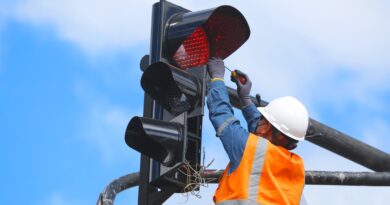 Semáforos en la red ferroviaria están a cargo del Ministerio de Infraestructura y Transporte, no del Municipio Semáforos en la red ferroviaria están a cargo del Ministerio de Infraestructura y Transporte, no del Municipio