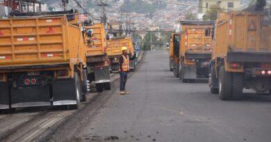 Petroecuador suspende la provisión de asfalto y paraliza 71 proyectos viales, incluidos 13 frentes de obra en ejecución en Quito
