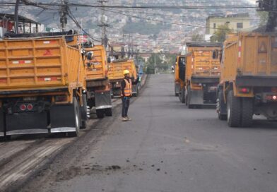 Petroecuador suspende la provisión de asfalto y paraliza 71 proyectos viales, incluidos 13 frentes de obra en ejecución en Quito