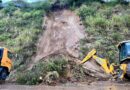 Municipio de Quito atiende un deslizamiento de tierra en la antigua vía a Nayón: tomar vías alternas