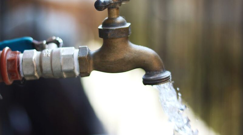 Quito registra reducción en el consumo de agua potable tras implementación de nueva tasa de recolección de basura