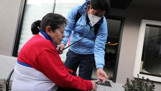 Brigadas de la Sec. de Salud atienden a vecinos Brigadas de la Sec. de Salud atienden a vecinos