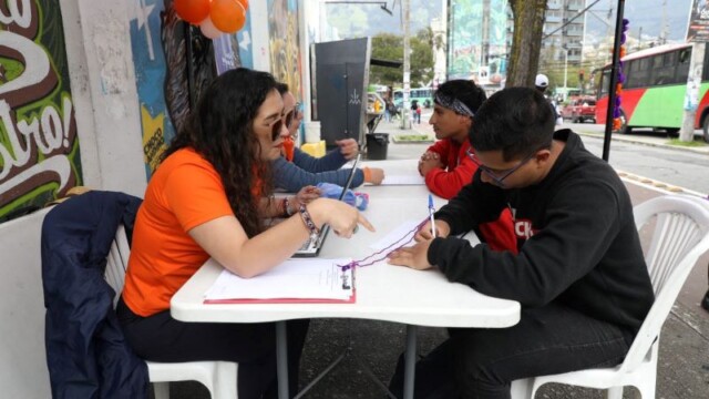 Estudiantes universitarios participaron de un experimento social para eliminar la violencia contra la mujer