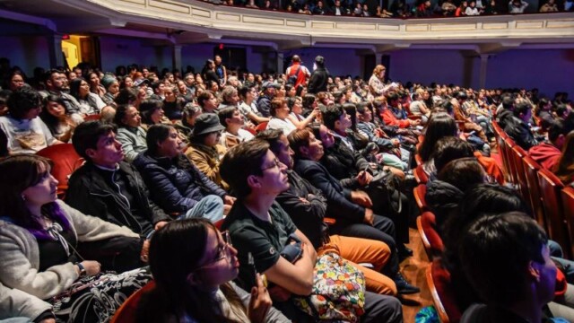 Aplausos de pie recibieron los participantes de la Gala del Circo de Luz 2025