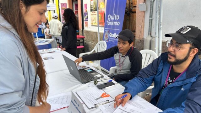 Más de 500 estudiantes universitarios recibirán apoyos económicos del Municipio de Quito