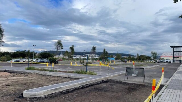 Inició el tratamiento del asfalto en el parqueadero Bicentenario B